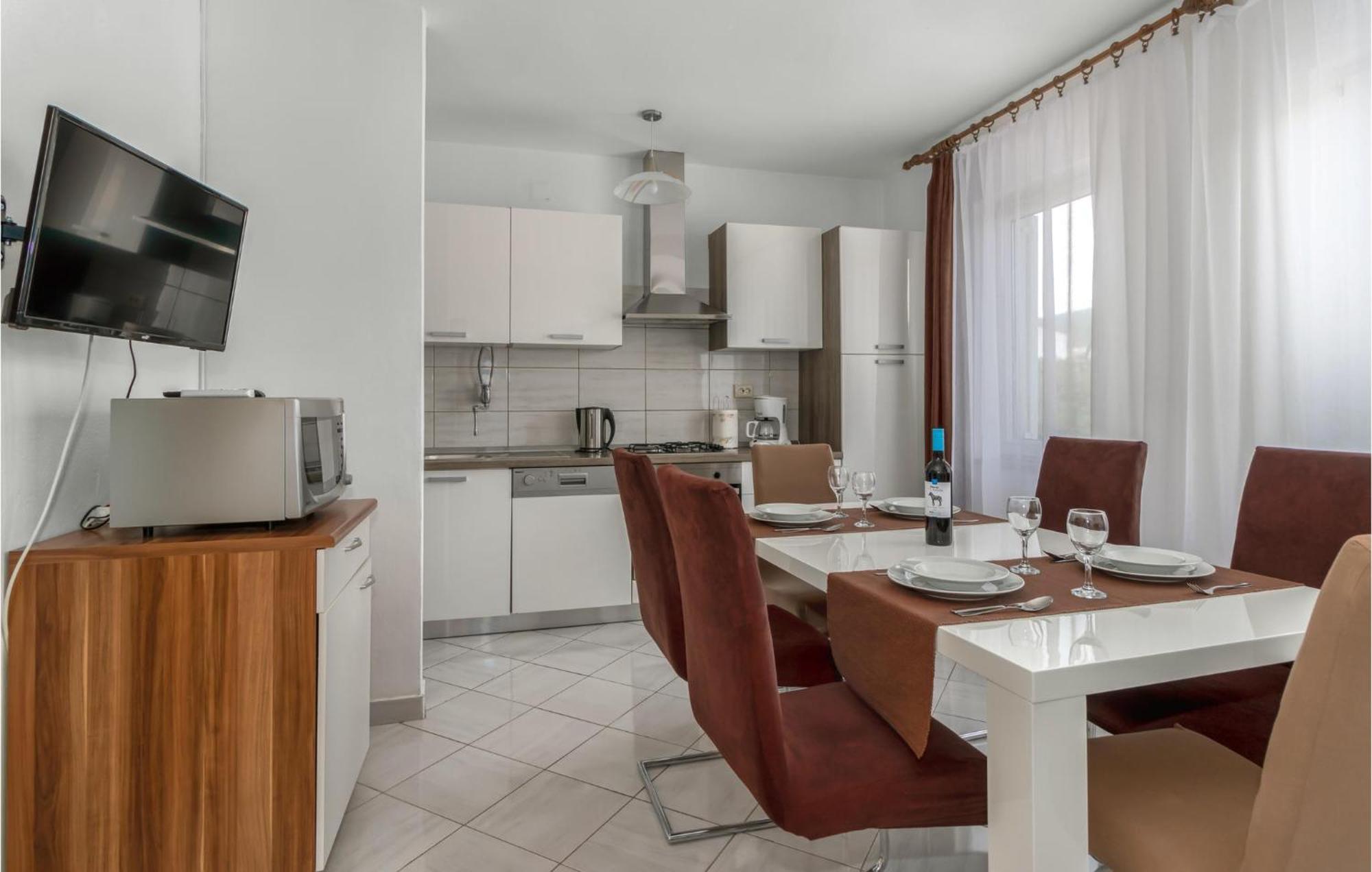 Nice Apartment In Jadranovo With Wifi Kültér fotó